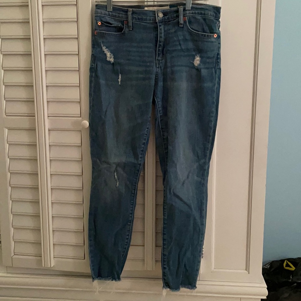 GAP SKINNY DISTRESSED JEANS